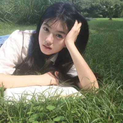 绿茵春色